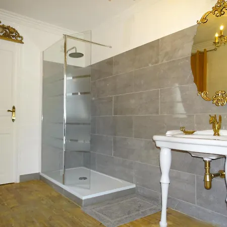 Chateau De La Forie Bed and breakfast *